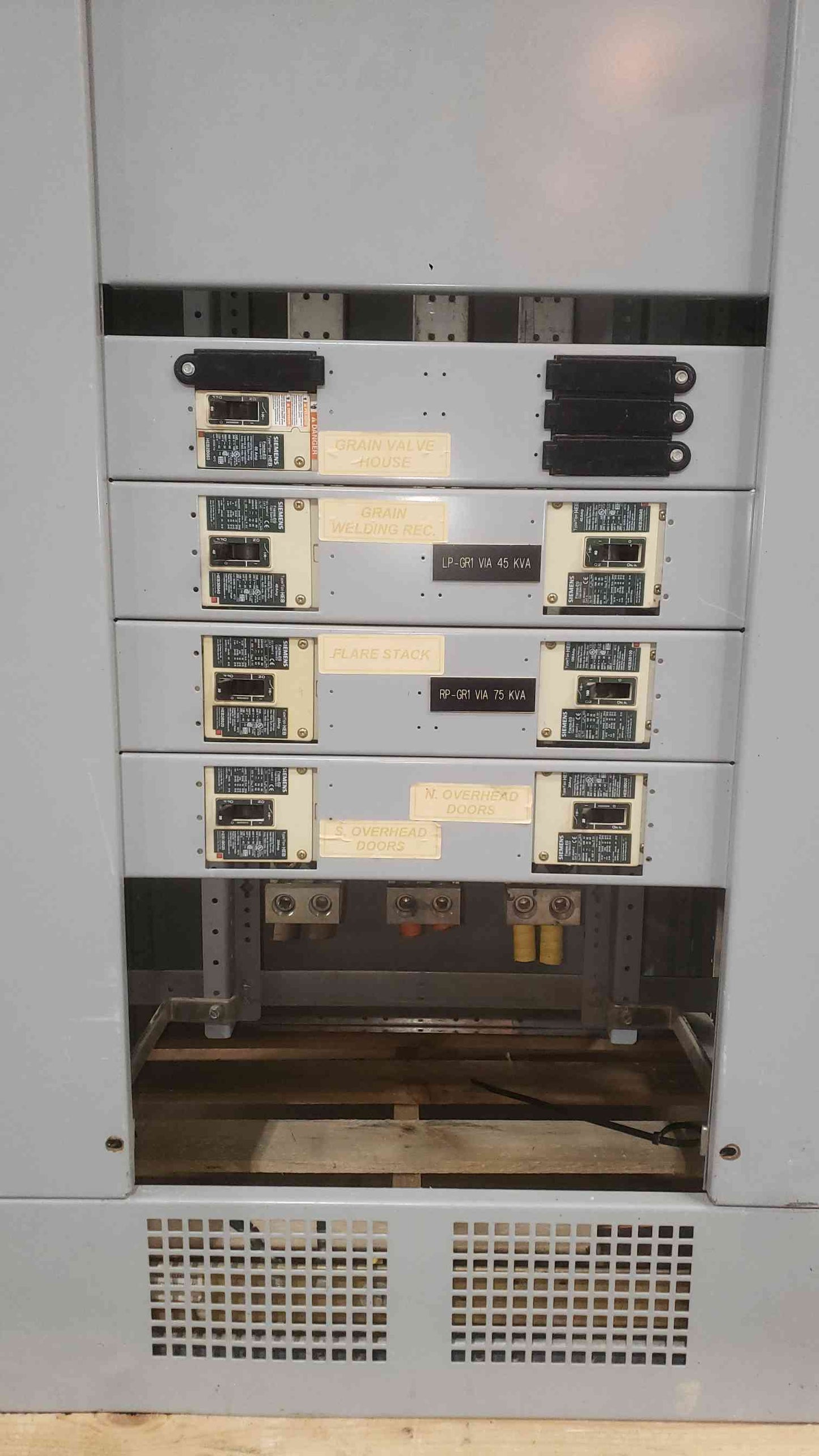 Siemens SB3 Switchboard 400A 480V 3PH 3W | 65kA | Includes (7) HEB Breakers (SKU: 112759)