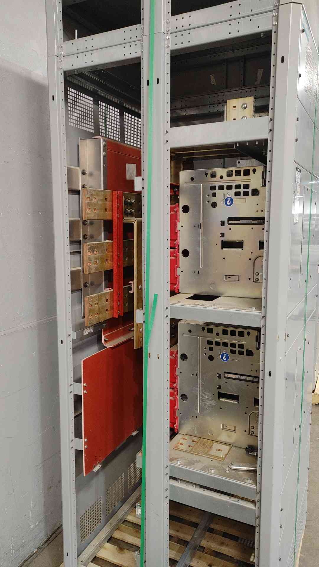 Siemens 3000A Cubicle Bus Switchgear Lineup 1x 3000A Main 2x 2500A Dist WLL2D330 & WLL2D325