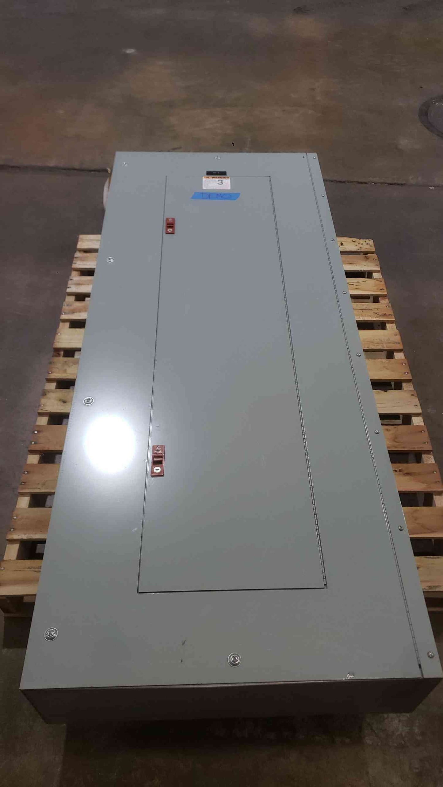 GE 600 Amp Panelboard CCB 208Y/120V 3 Phase 4 Wire 22k AIC w/ THQD32200 Breakers (SKU: 112810)