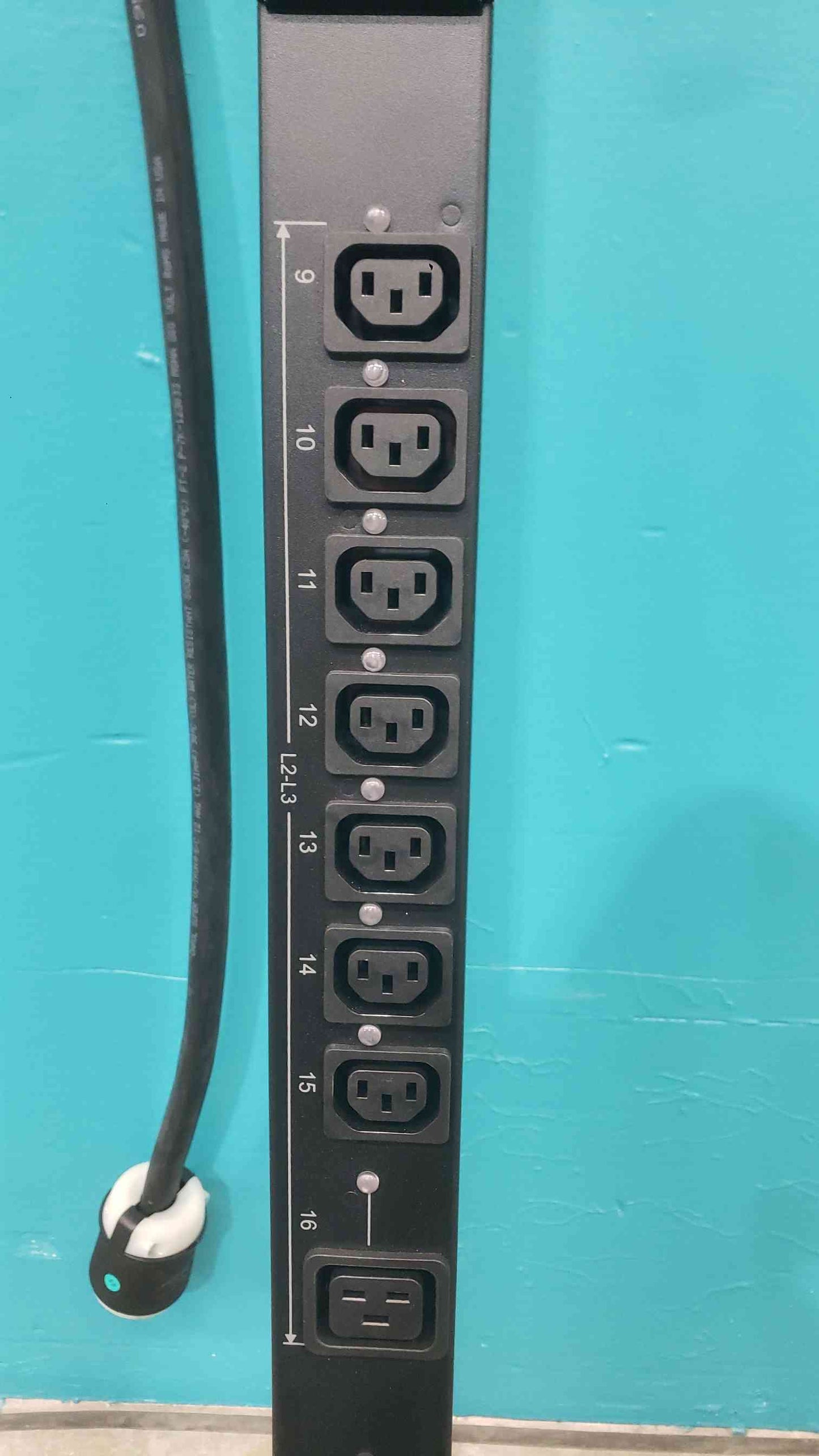 APC AP7961 Switched Rack PDU 3-Phase 208V 16A 24-Outlet (21) C13 (3) C19 L21-20P (SKU: 112958)