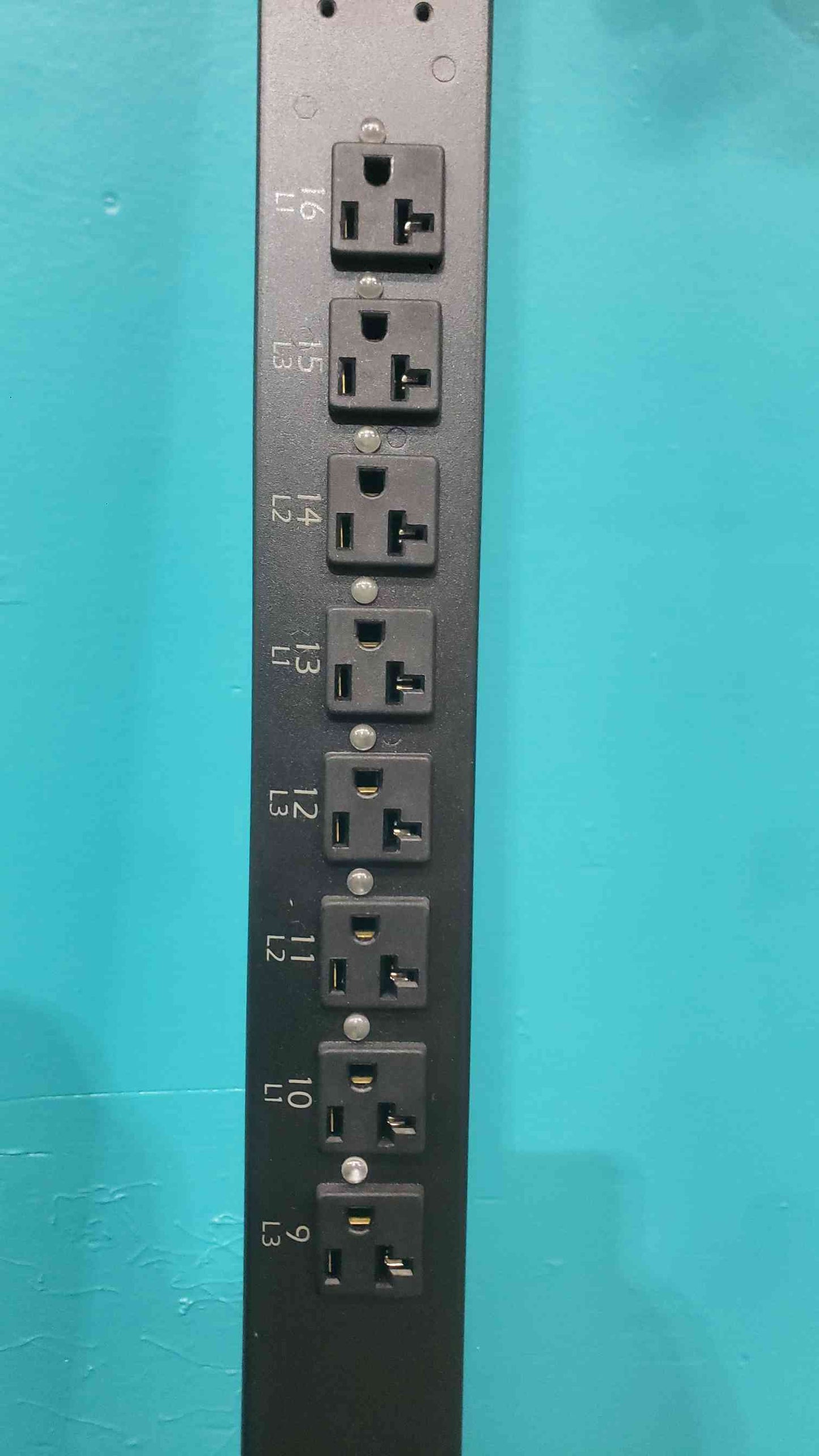 APC AP7960 Switched Rack PDU 5.7kW 120V 24-Outlet Zero U NEMA L21-20P 3-Phase (SKU: 112960)