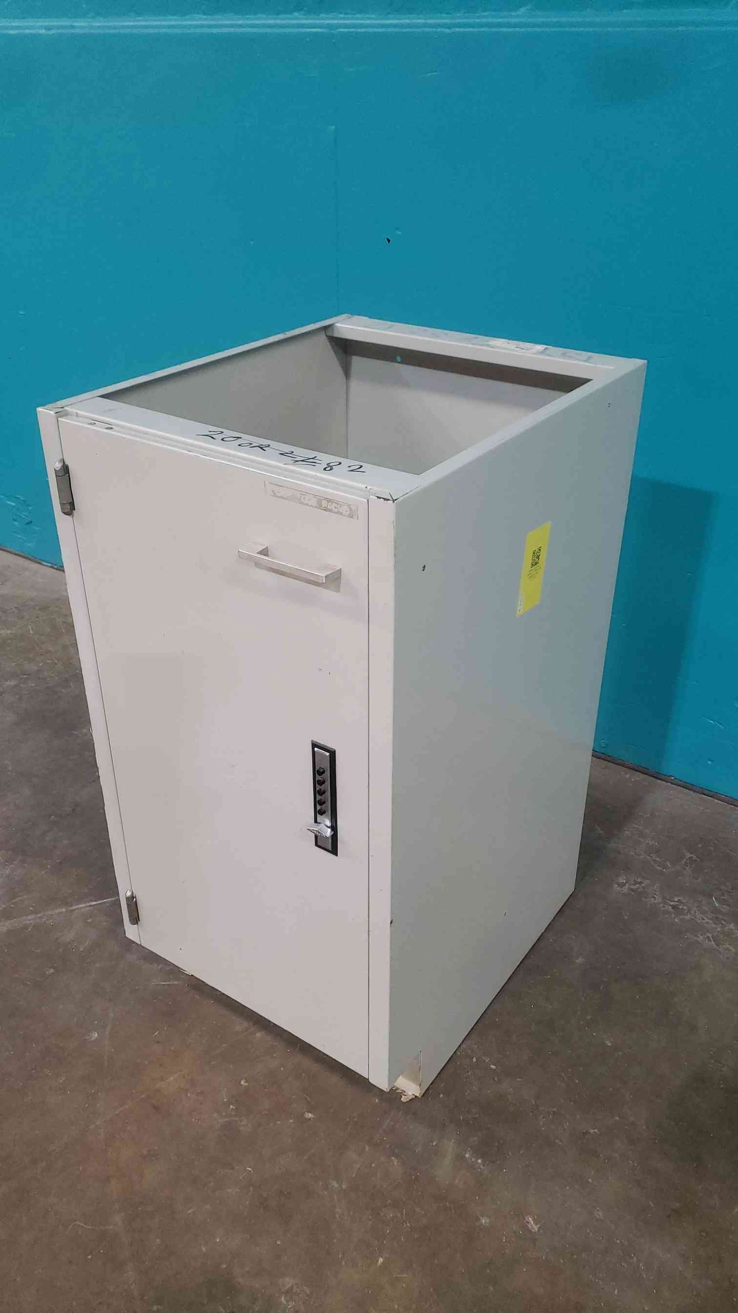 Saint Charles Gray 18" Door Only Casework (SKU: 113103)