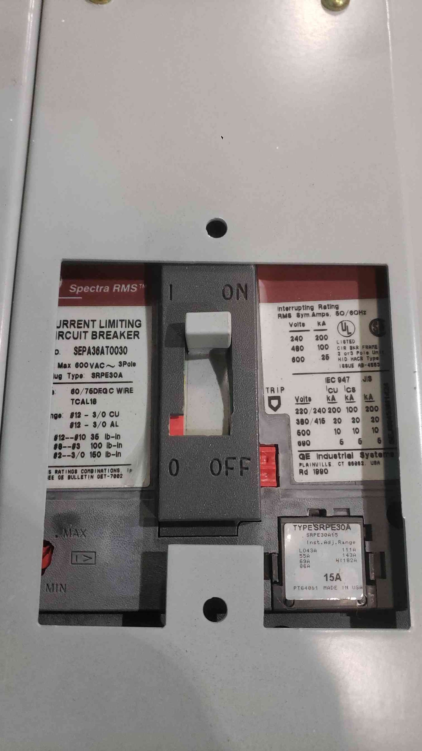 GE Spectra Series 800A 480V 3PH 3W 5 Breaker + Main Panelboard Interior Copper Bus (SKU: 113115)
