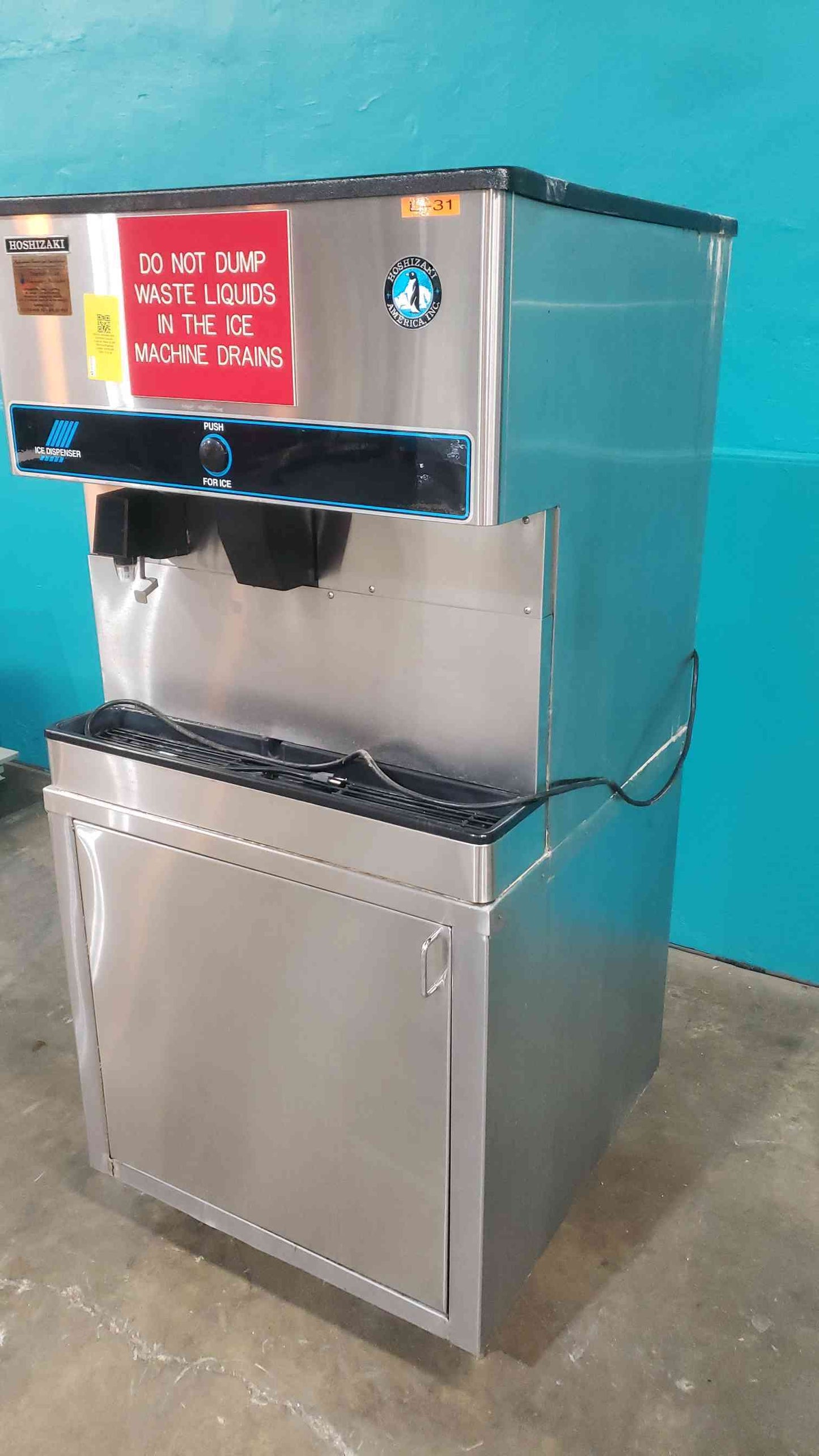 Hoshizaki KML-600MWH Crescent Cube Ice Maker & DM-180A Ice Dispenser Combo - 600lb/24h (SKU: 113214)