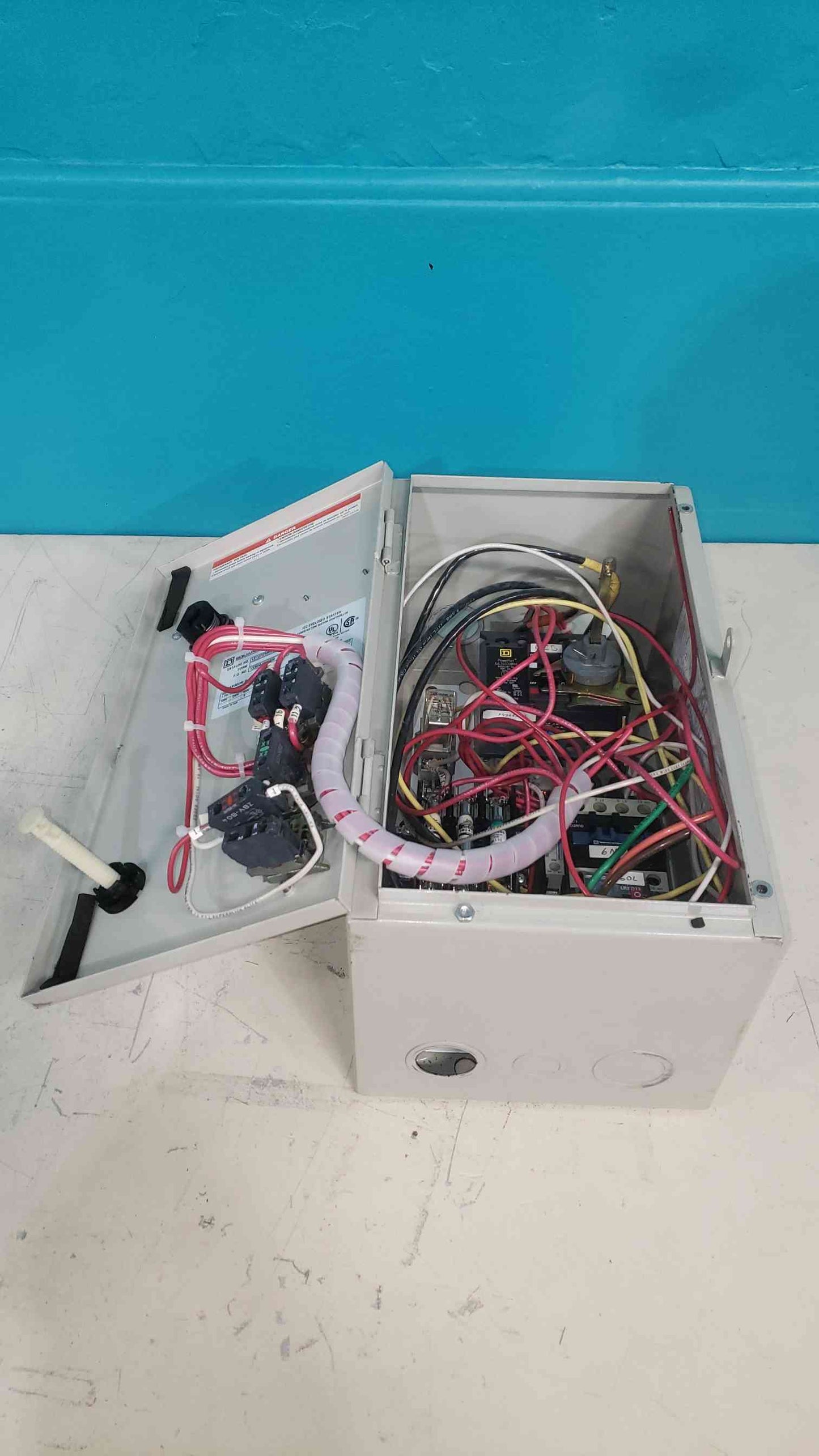 Square D LE1UD2596G6 IEC Enclosed Starter Combination Motor Controller 600V