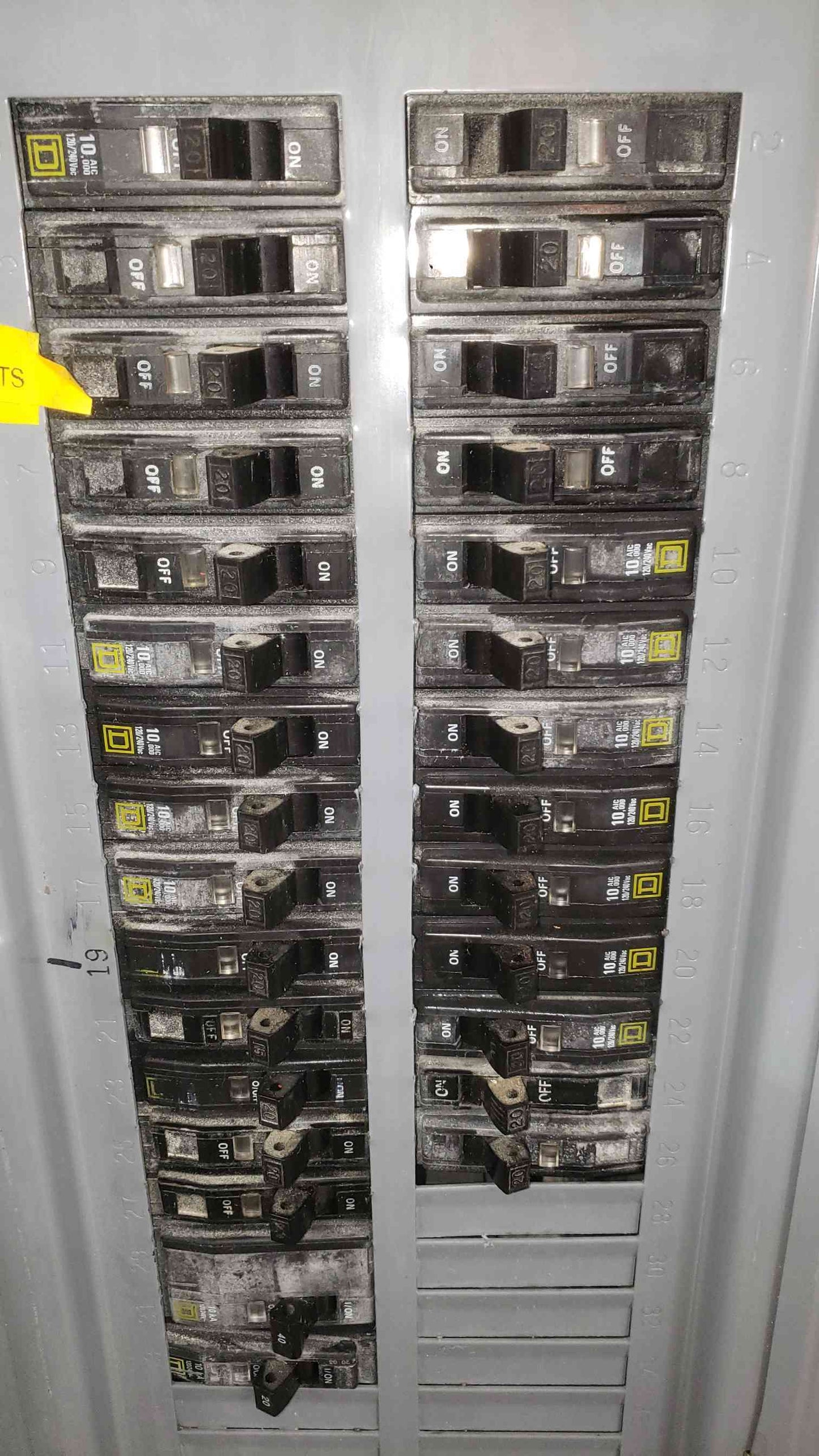 Square D QO 3 Phase Panelboard 200A Main Breaker 27x 20A 1-Pole 40A 2-Pole QOC40U