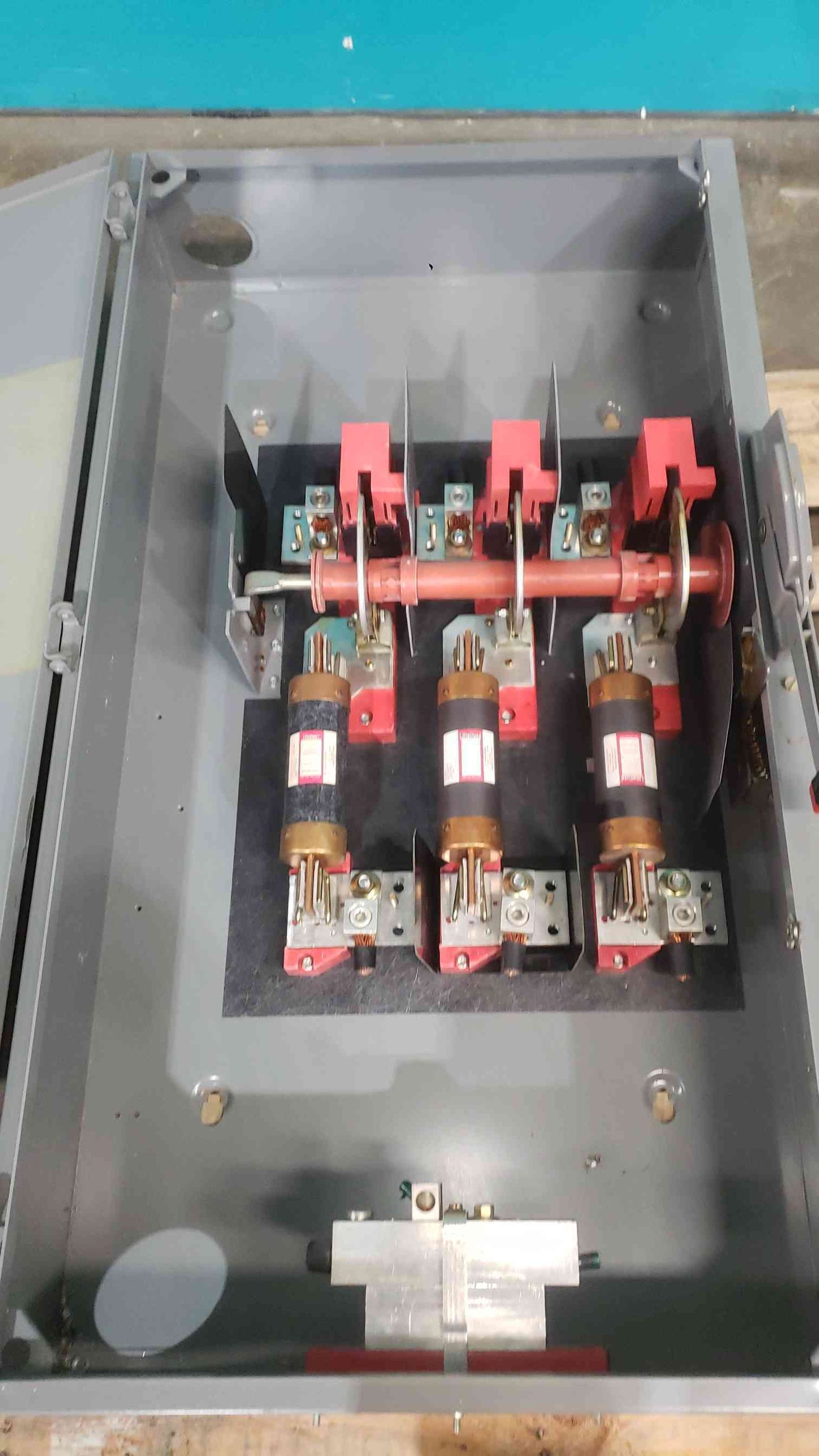Square D H365 400 Amp 600V 3 Pole Fusible Safety Switch Disconnect Series E2