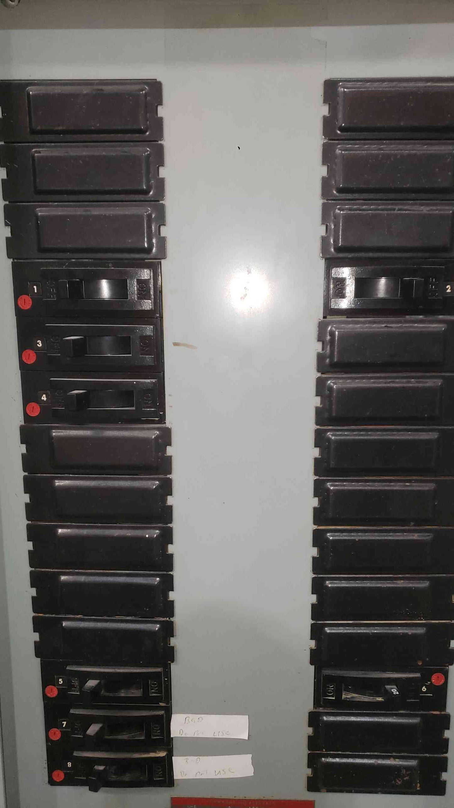 GE NHB 100A 277/480V 3 Phase Panelboard 8x TEF 20A Breakers BD918048 Parts