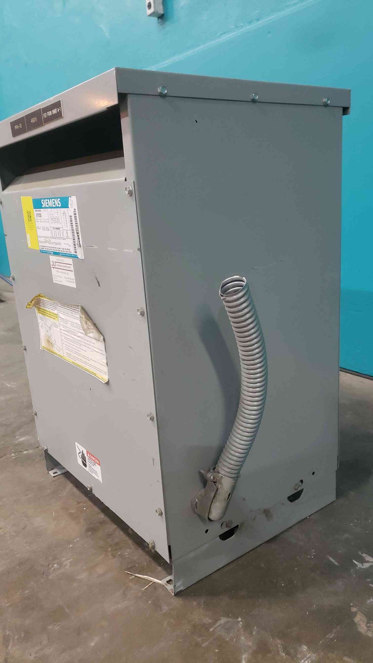 Siemens 3F3Y030 30 KVA 3 Phase Dry Type Transformer 480V to 208Y/120V Step Down