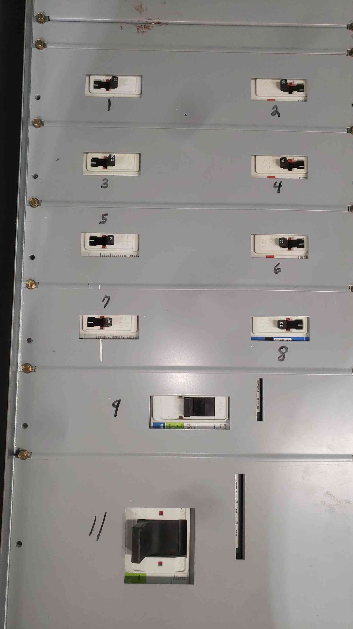 Cutler-Hammer PRL4 480V 3 Phase Distribution Panelboard 600A 250A 100A Breakers