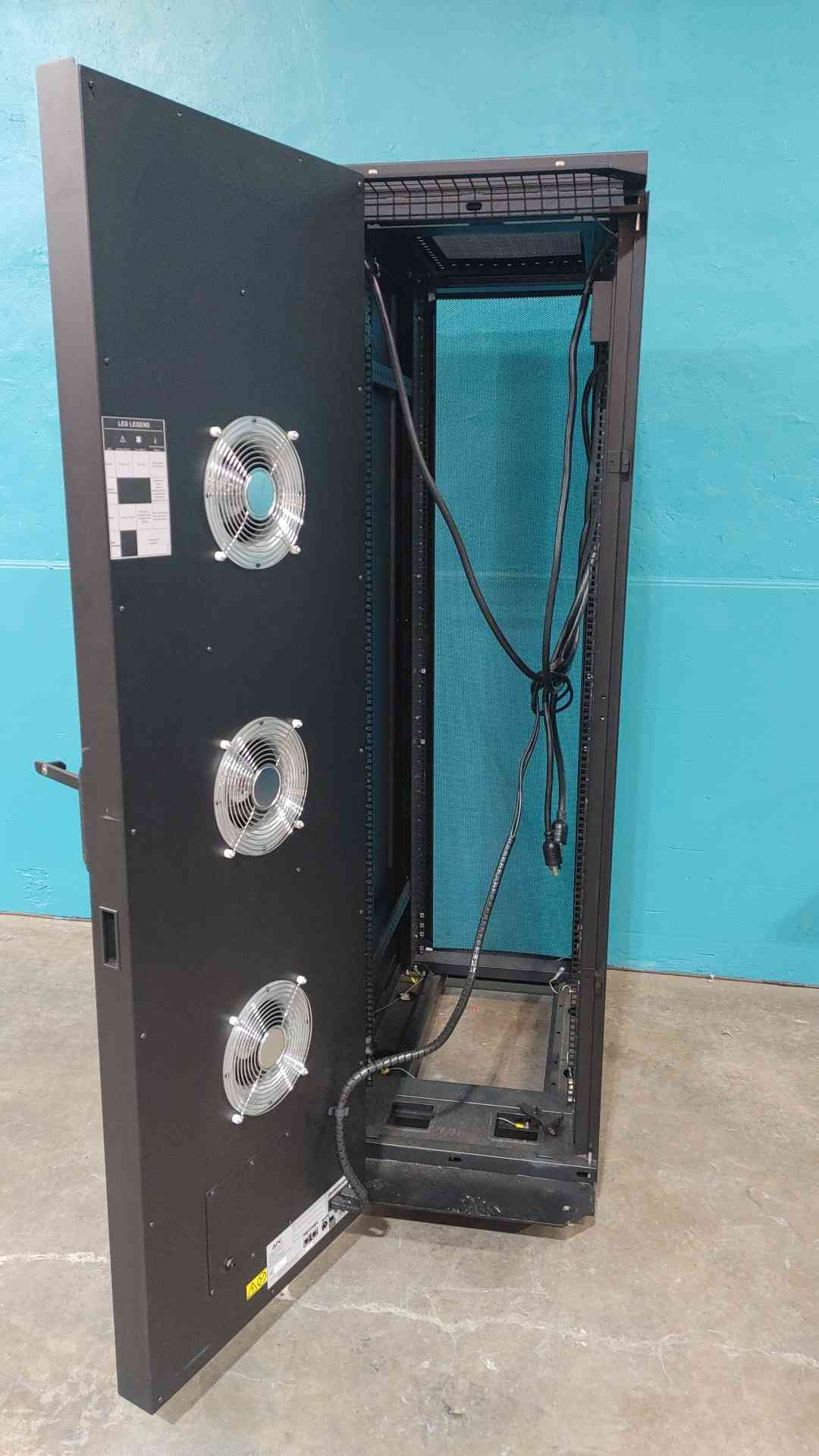 APC ACF102BLK Rack Air Removal Unit NetShelter Server Enclosure Cooling Fan 230V