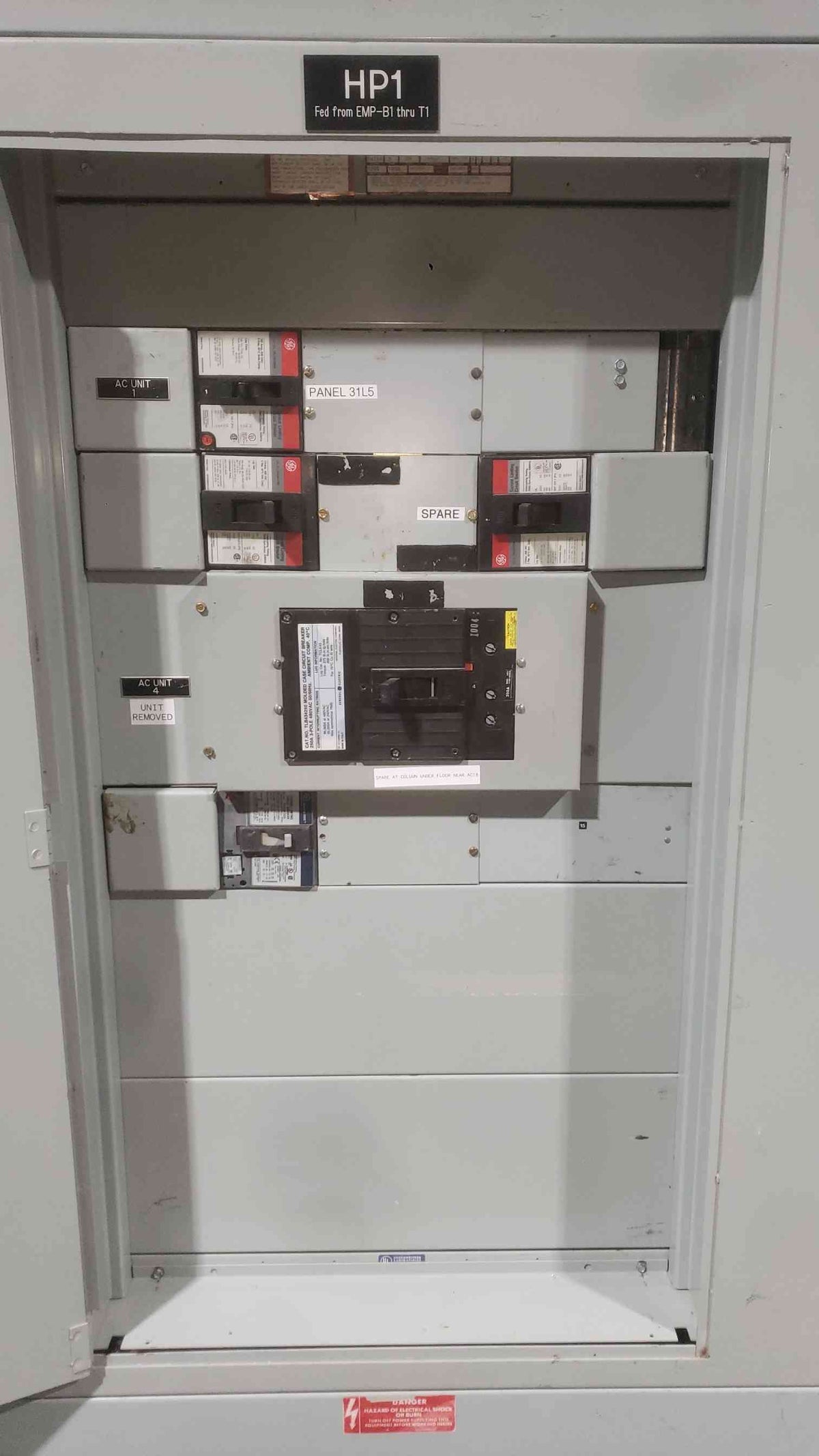 GE 1200A AV-Line Switchboard Panelboard 208V 3 Phase Lot with 5x GE 3-Pole Breakers