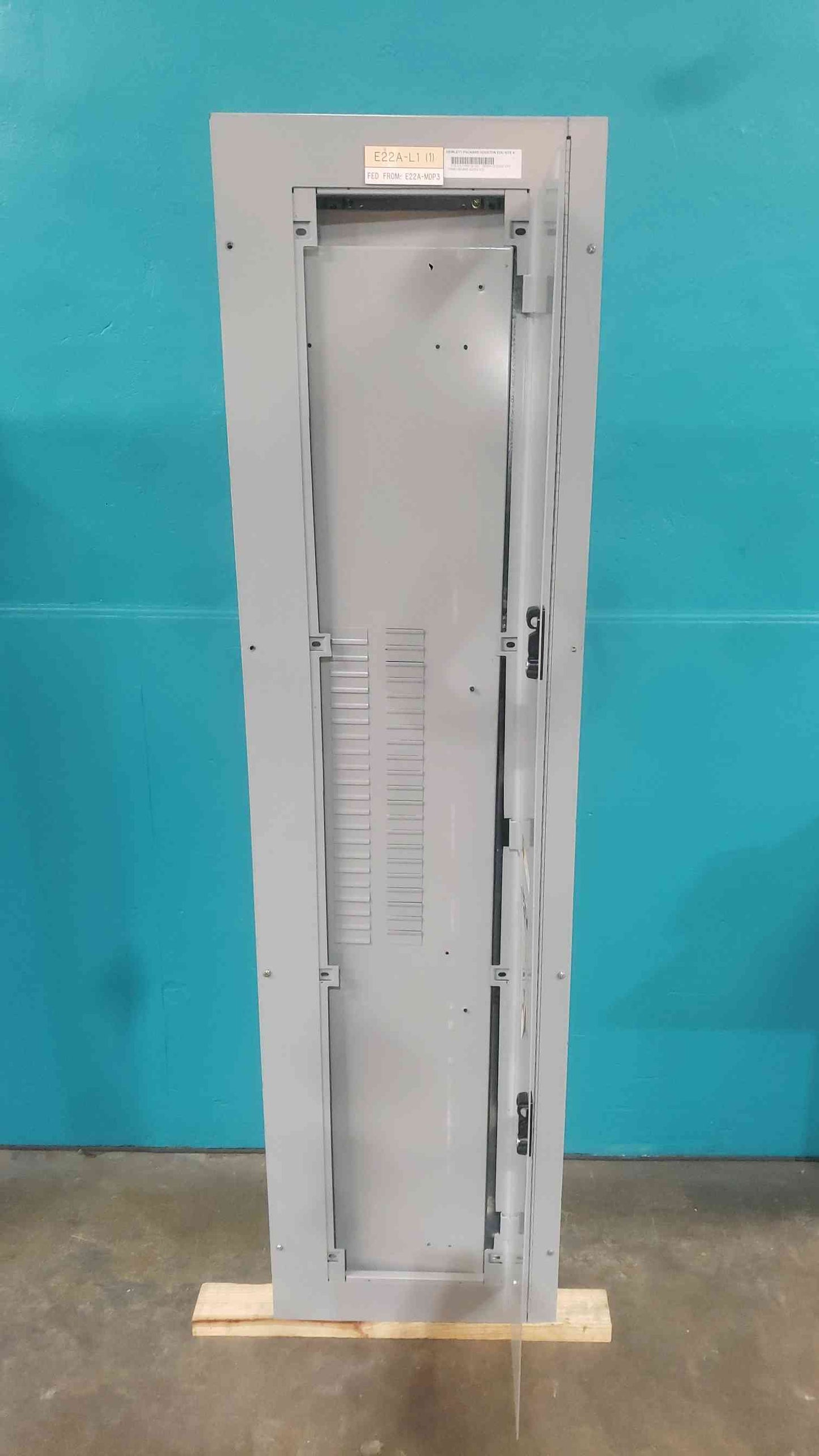 GE 400A 120/208V 3PH 4W Panelboard Enclosure