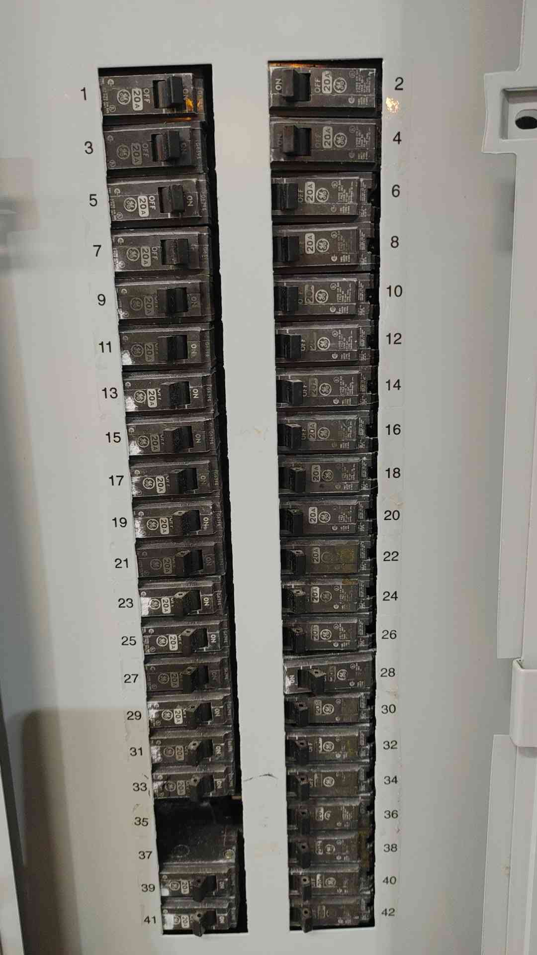 GE A-Series II 400A Panelboard 208Y/120V 3PH 42 Circuit 400 Amp Main 40x 20A Breaker