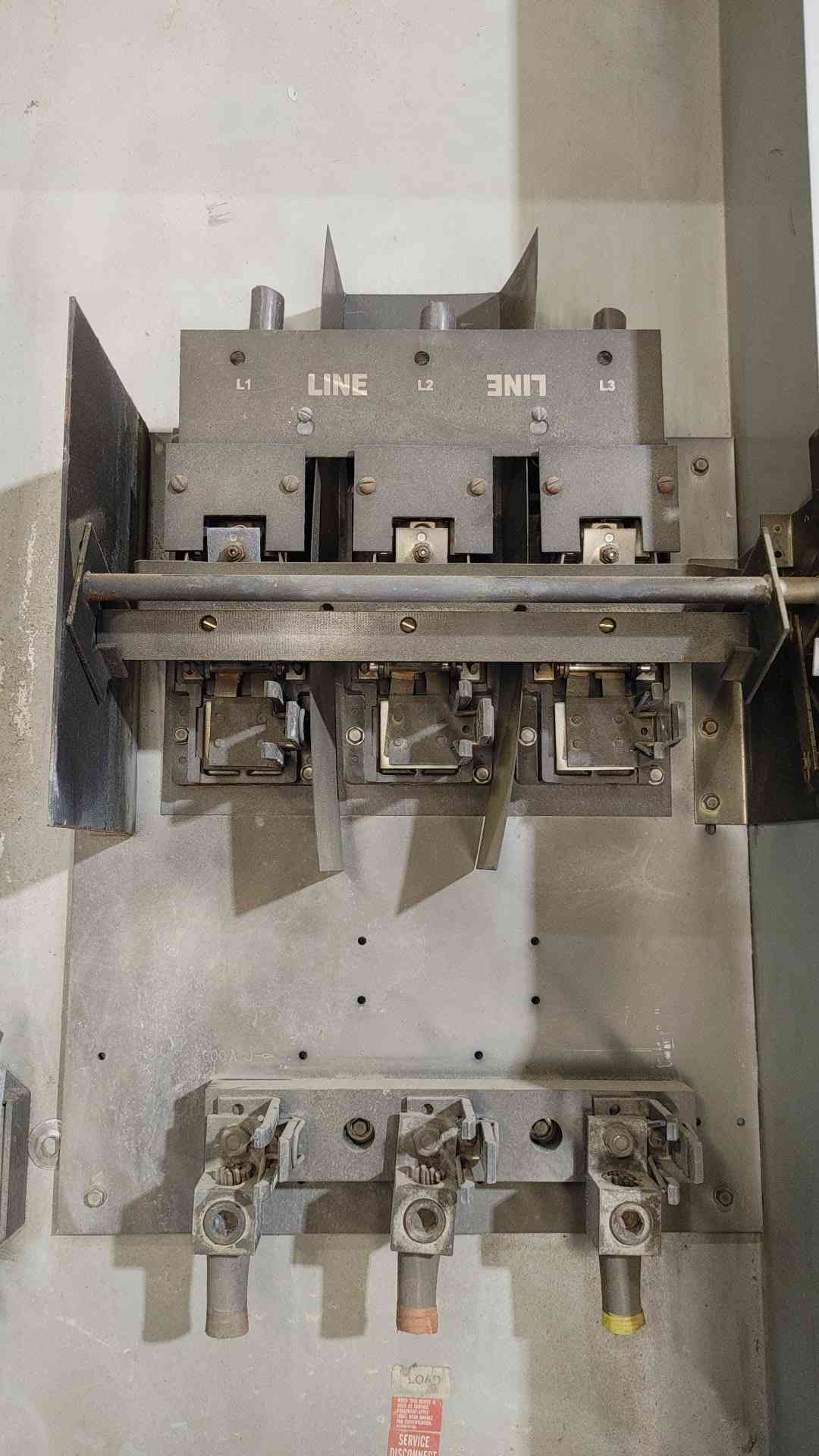 GE Heavy Duty Safety Switch 400A 600V Fusible Disconnect Service Entrance