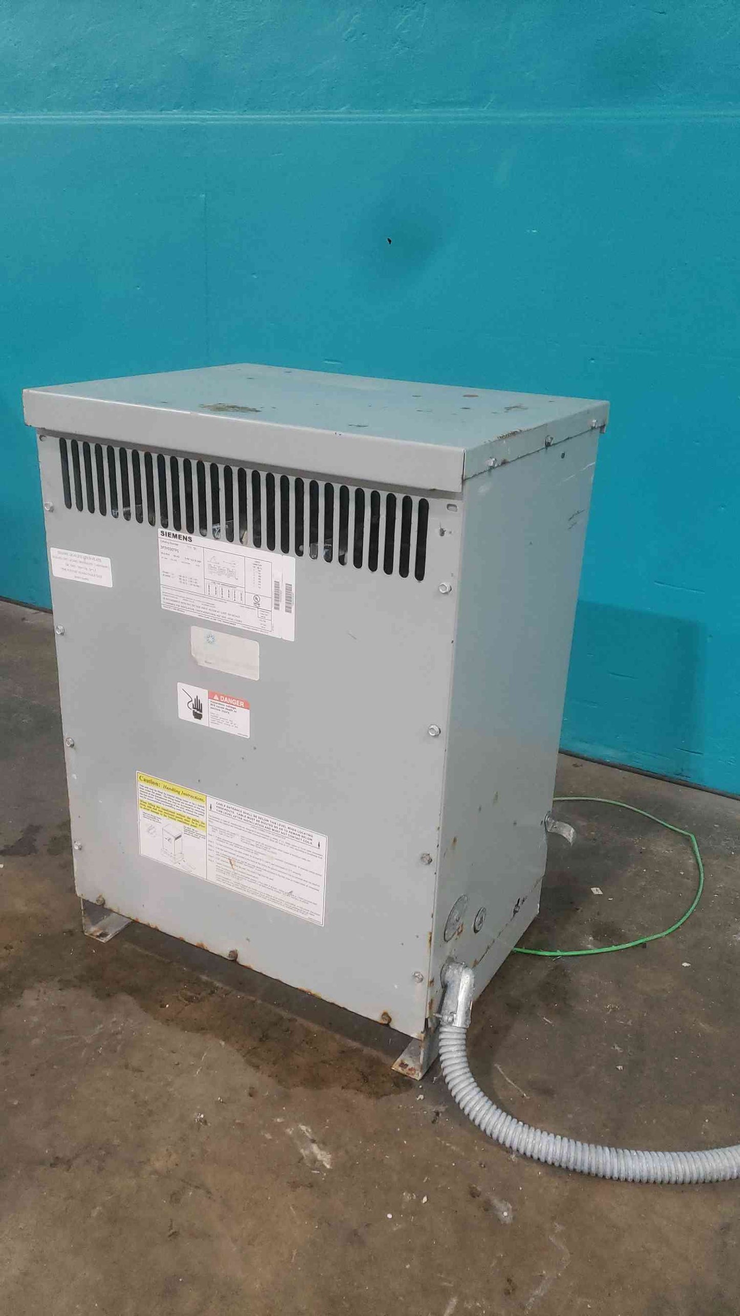 Siemens 30 kVA 3 Phase Dry Transformer 480V to 208Y/120V NEMA Type 2 3F3Y030TP1