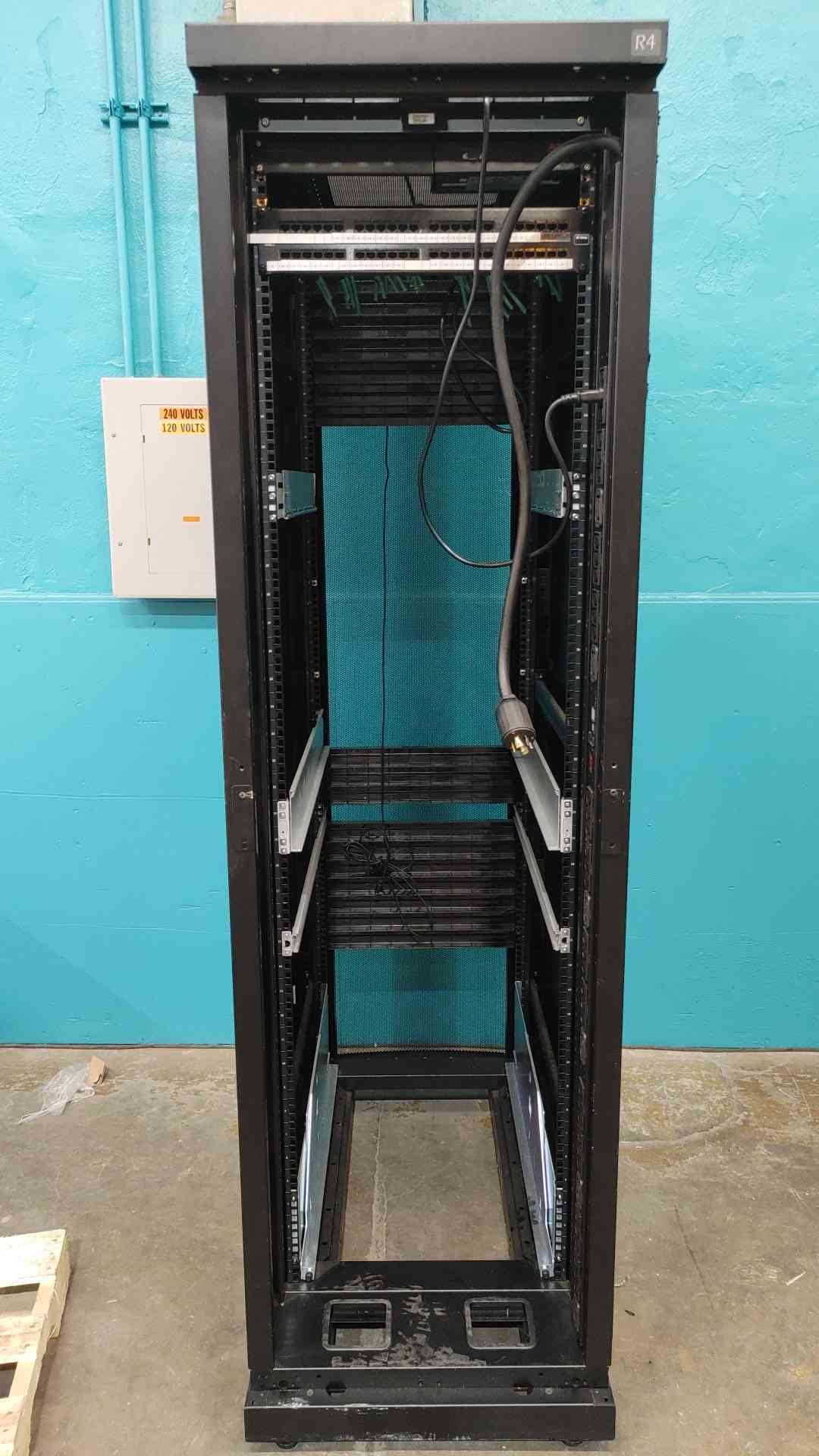APC NetShelter SX 42U Server Rack Enclosure IT Cabinet 19" Black AR2101BLKX369