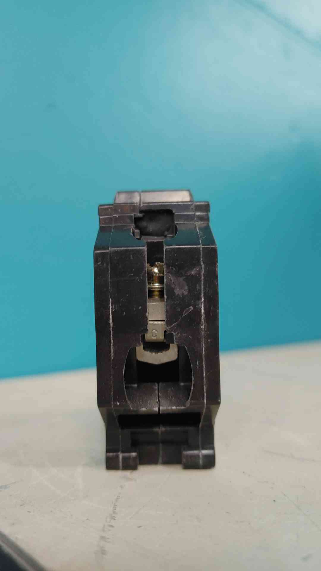 GE THQL1120 20A 1 Pole 120/240V Plug-In Residential Circuit Breaker THQL 20