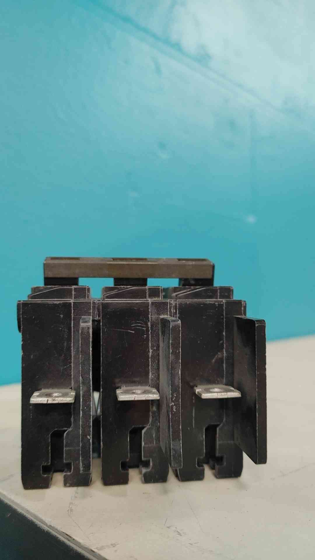 Siemens ITE BQ3B030 30A 3 Pole 240V Bolt-On Circuit Breaker Type BQ 30