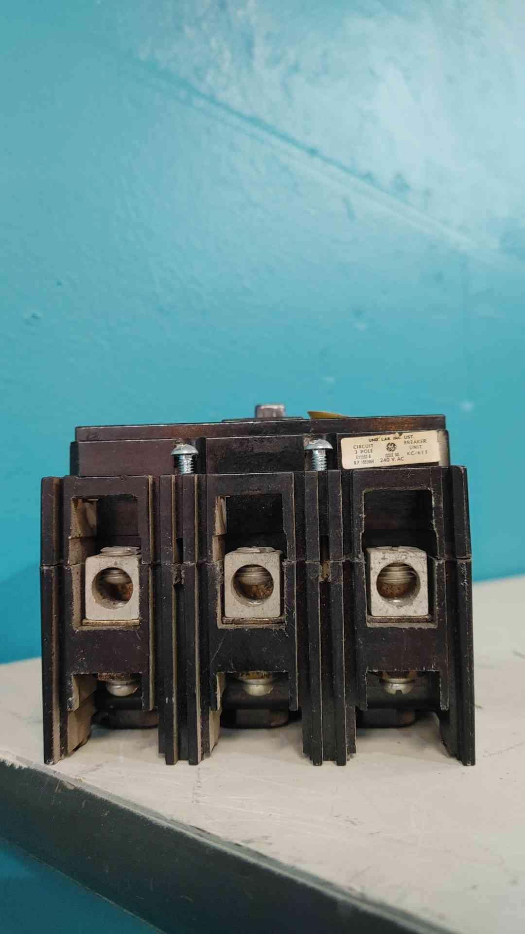 GE TE132040 40A 3 Pole 240V Industrial Molded Case Circuit Breaker Type TE 40