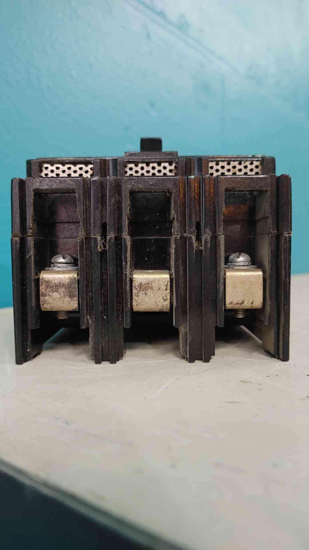 GE TEF134030 30 Amp 3 Pole Circuit Breaker TEF Frame 480V 30A General Electric