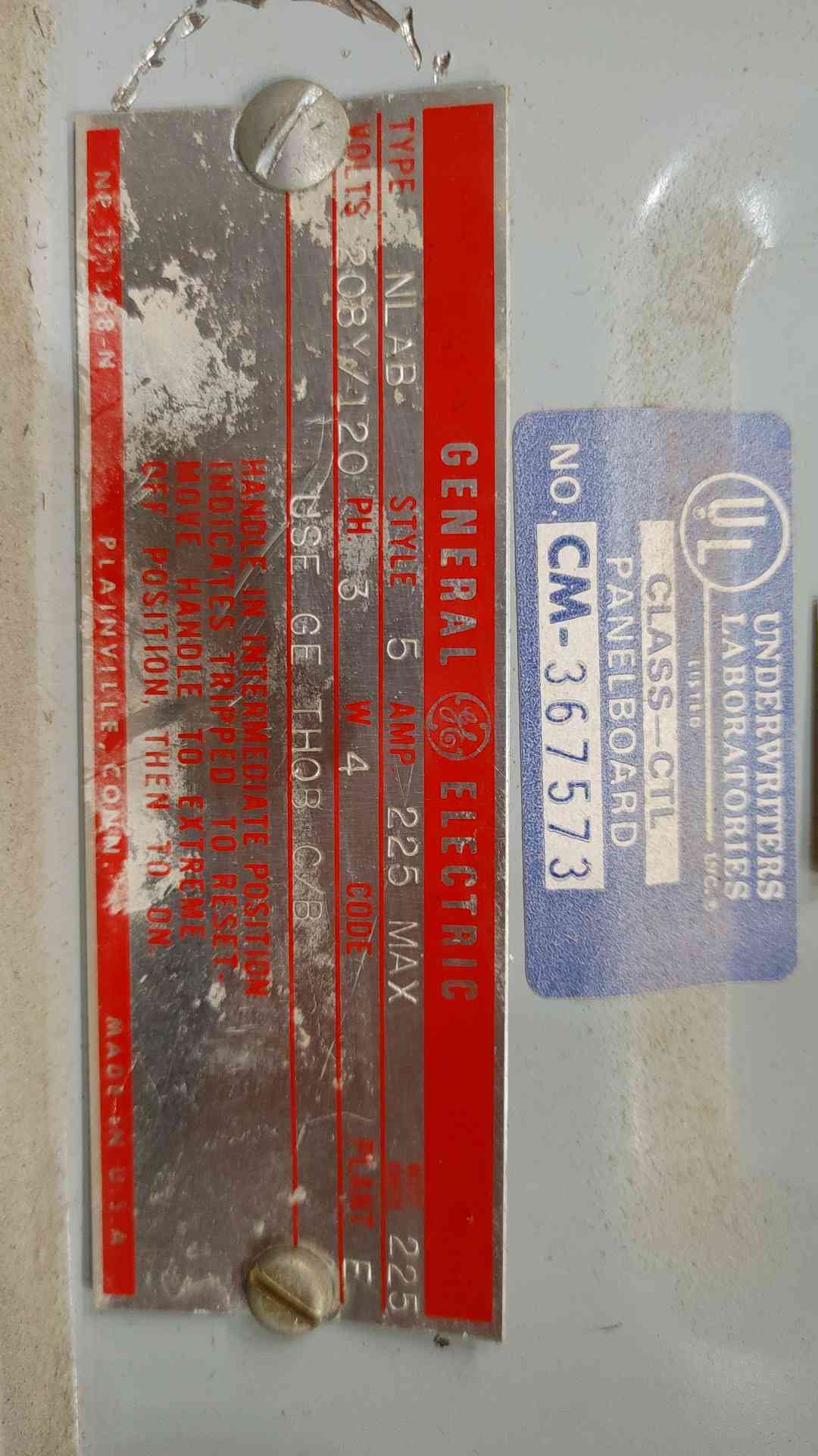 GE NLAB 225A 208Y/120V 3PH Panelboard Loaded w/ 35x 20A 1P, 4x 30A 1P & 30A 3P