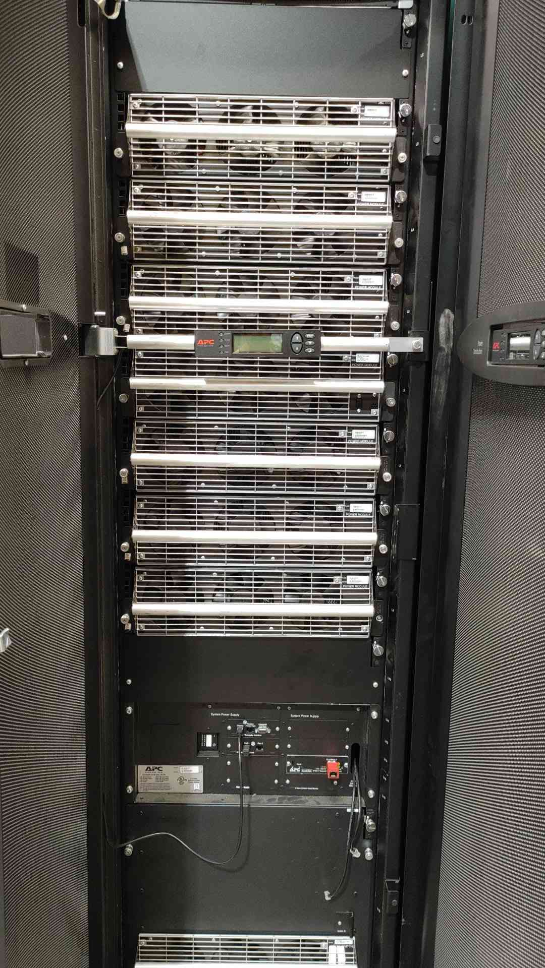 APC Symmetra PX 80kW 80kVA 208V 3 Phase UPS System SYCF80KF Battery PDU Lineup