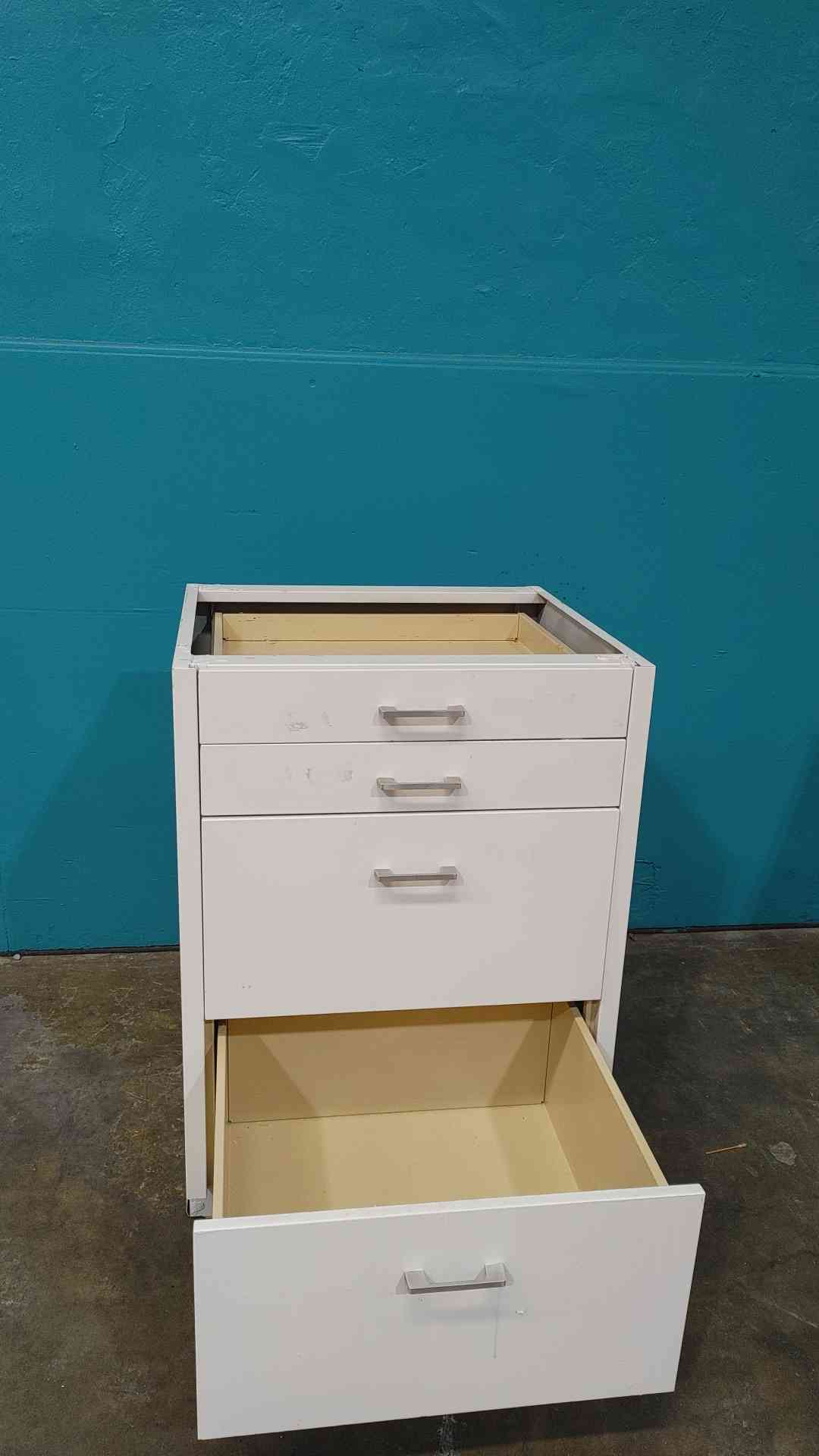 22" St. Charles 4 Door Cabinet (Sku:115121)