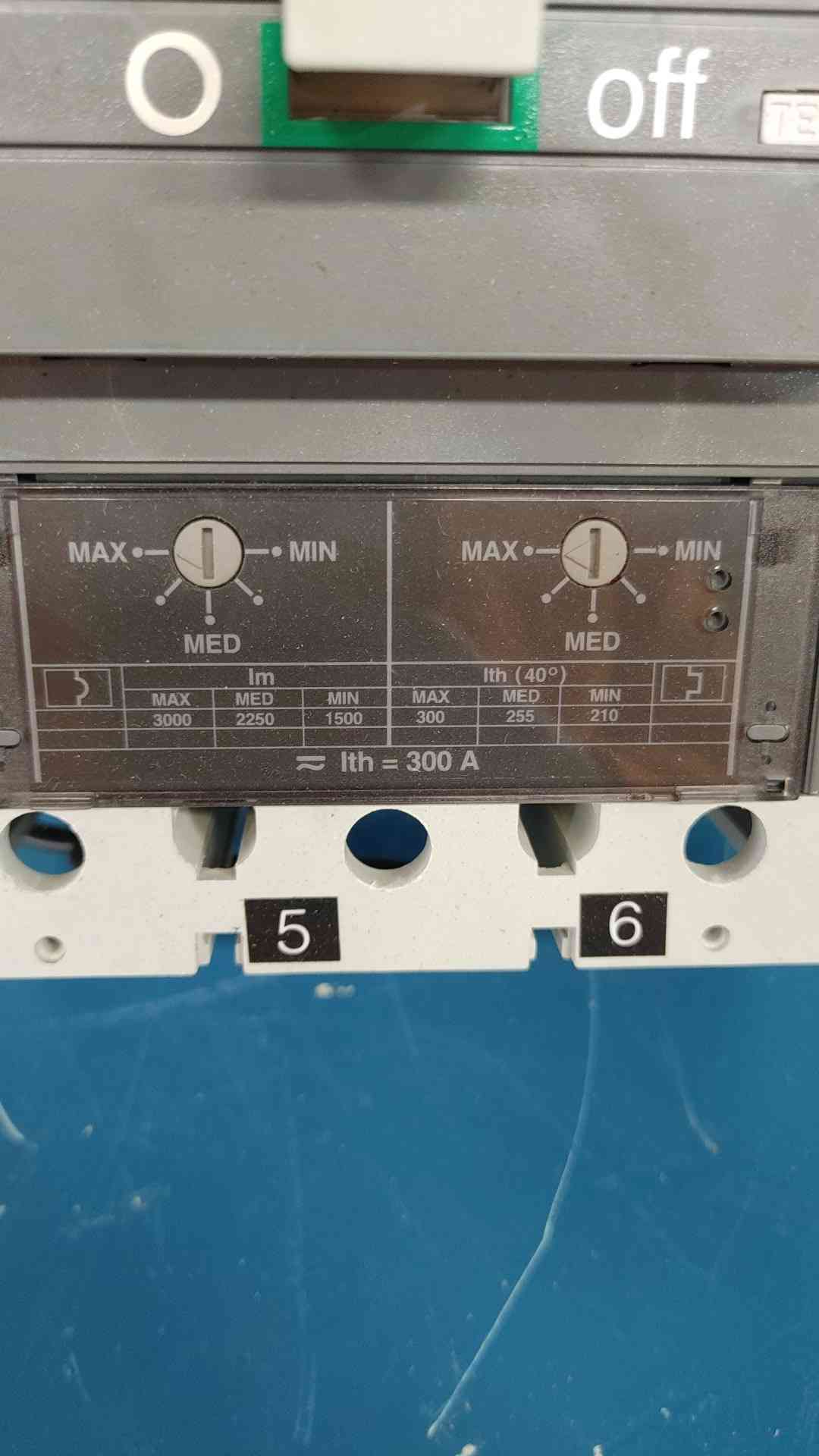 ABB SACE S5 S5N 300A 3 Pole 600V Molded Case Circuit Breaker 300 Amp 3P S5N300
