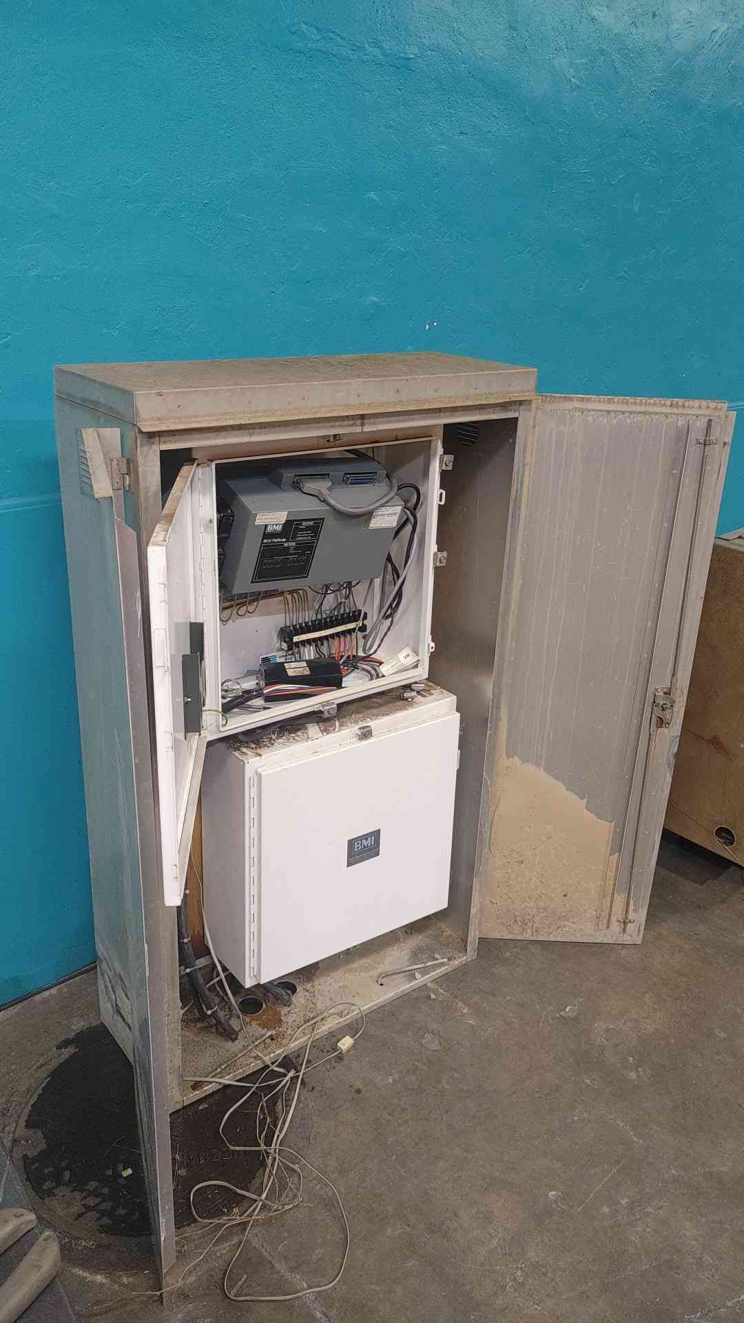 Dranetz BMI 8010 PQNode Power Quality Analyzer Monitor Substation Enclosure Cabinet
