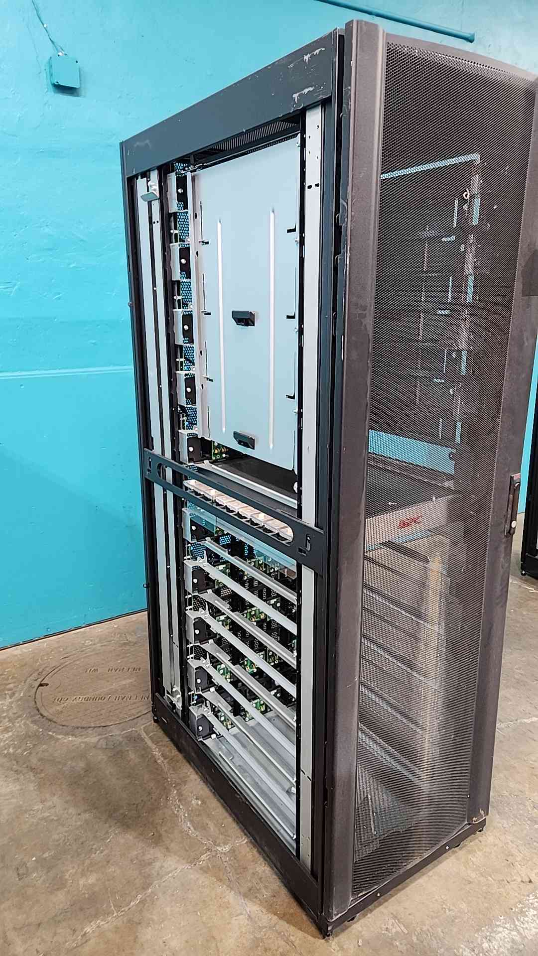 APC Symmetra PX 250kW Power Enclosure Frame SYPF250KD 42U UPS Cabinet Frame Only
