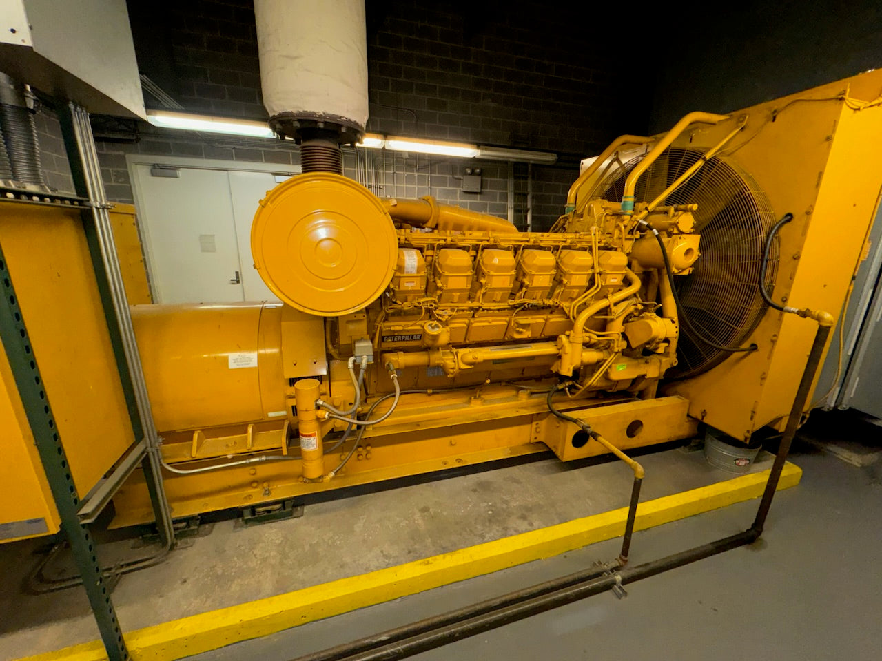 Cat 3512 STD  1135kW  Hours: 369  2500A breaker