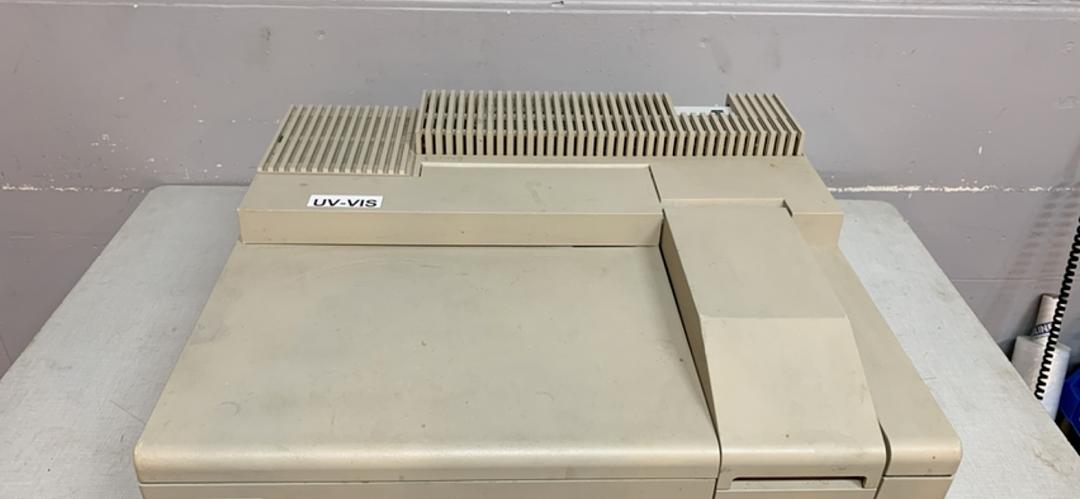 UV Vis Perkin Elmer Spectrometer Lambda 40 in working condition (S6LLST6423)