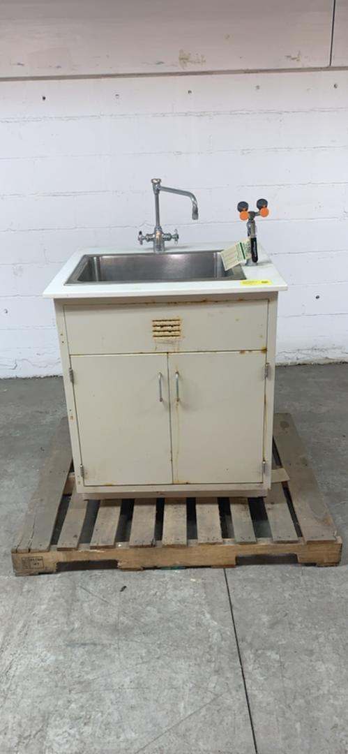 32" Lab Sink w/ Corian Top, Stainless Basin, Faucet & Eyewash(S6LLST1057)