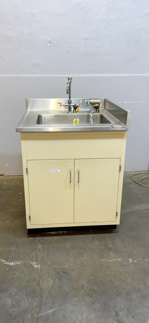 32x32x42" Jamestown Stainless Steel Sink w/ Fixtures & Eyewash(S6LLST5151)