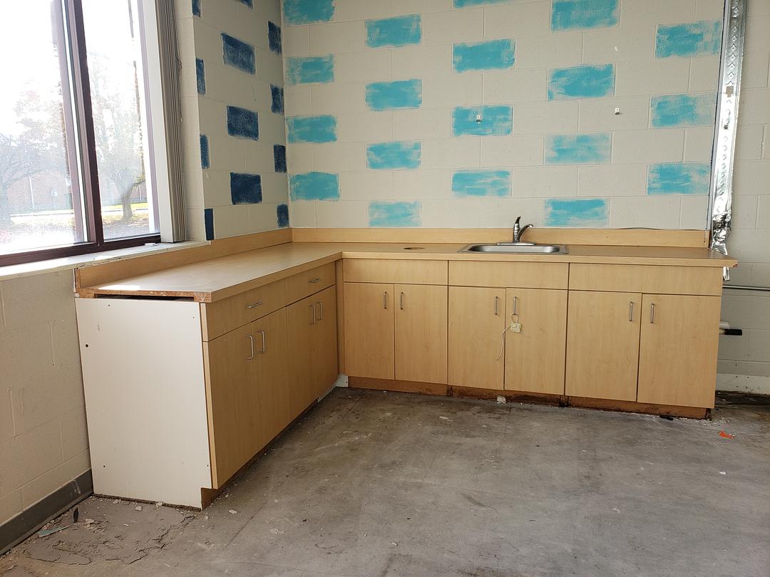 6'x9' Kitchenette Cabinets w/ sink/faucet/backsplash(S6LLST0477)