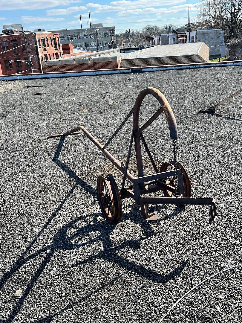 Antique Mobile Roof Hoist Crane-19140