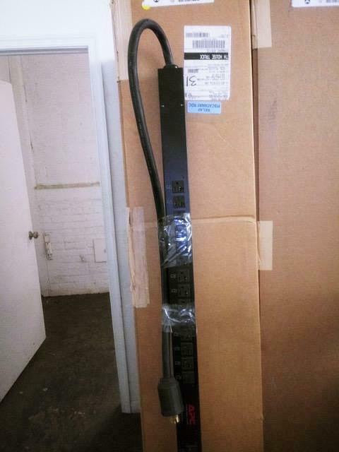 *Pickup Only* APC AP7562 Rack PDU, Basic, 120V, 20A, (42)5(S6LLST0244)