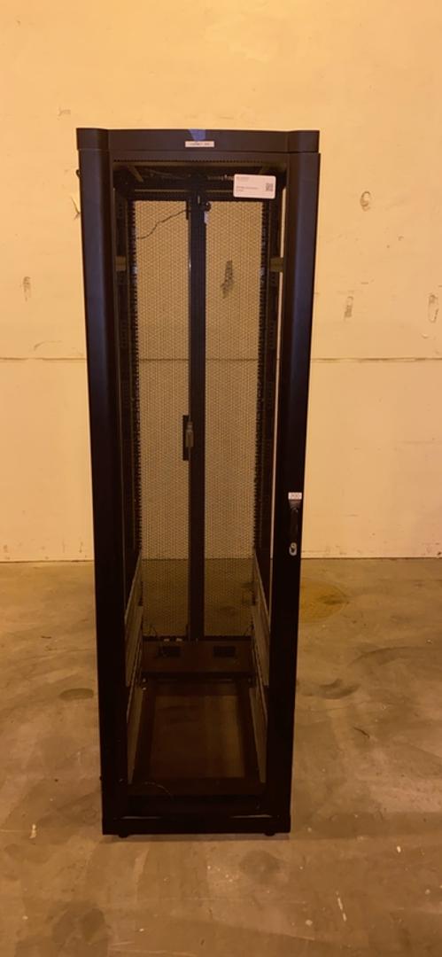 APC AR2101BLK AR2100 NetShelter Cabinet Server Rack