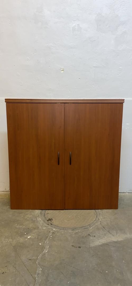 Cabinet Enclosed Ornate White Board in Wood Housing(S6LLST5127)