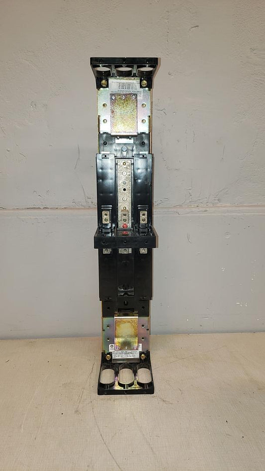 GE Spectra Series Circut Breaker Module Cradle AMC6FJ(S6LLST8647)