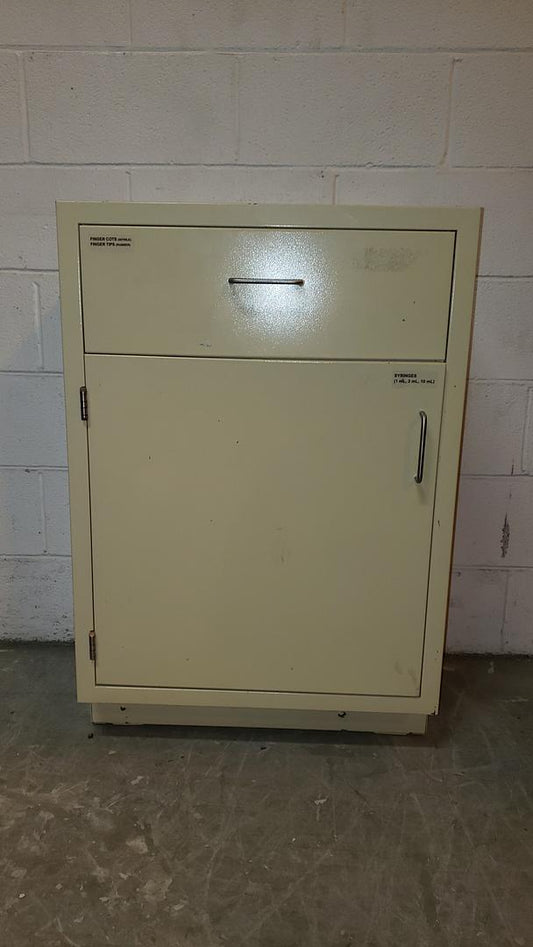 24" 1 Door 1 Drawer Jamestown Case(S6LLST10108)