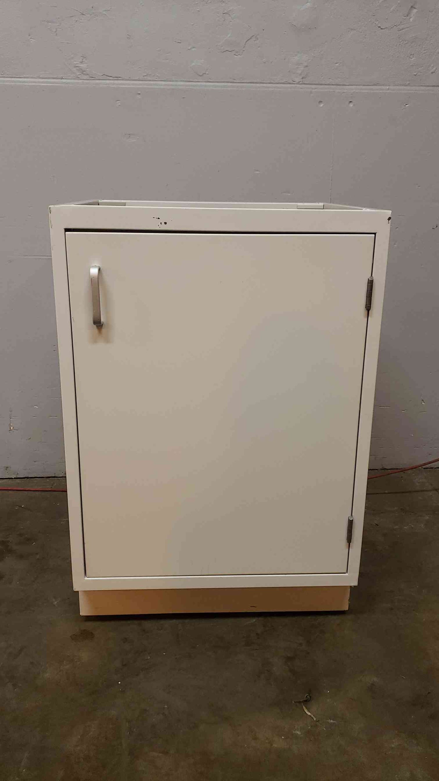 24x22x35 1 Door Casework(100401)