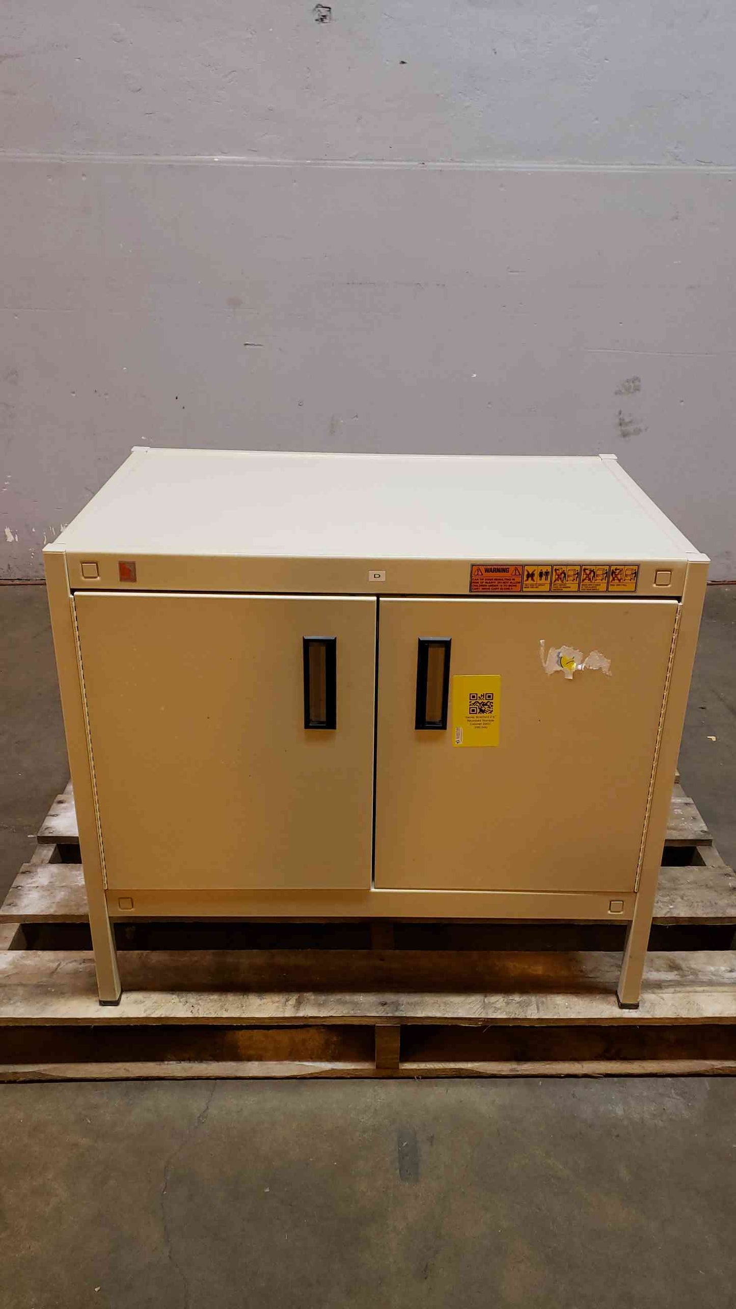 Bretford Storage Cabinet Metal with Exhaust 30x20x27 (SKU: 3981AA)(3981AA)