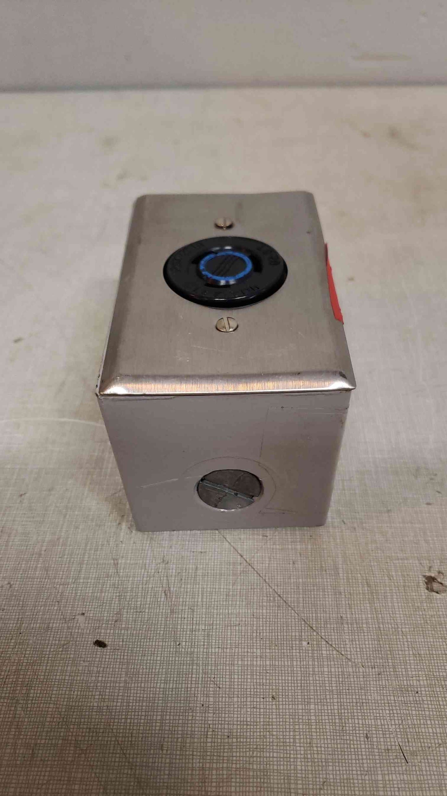 *Pickup Only* Lot of 18 Leviton 20A 250V Plug-In Port L6-20R(103277)