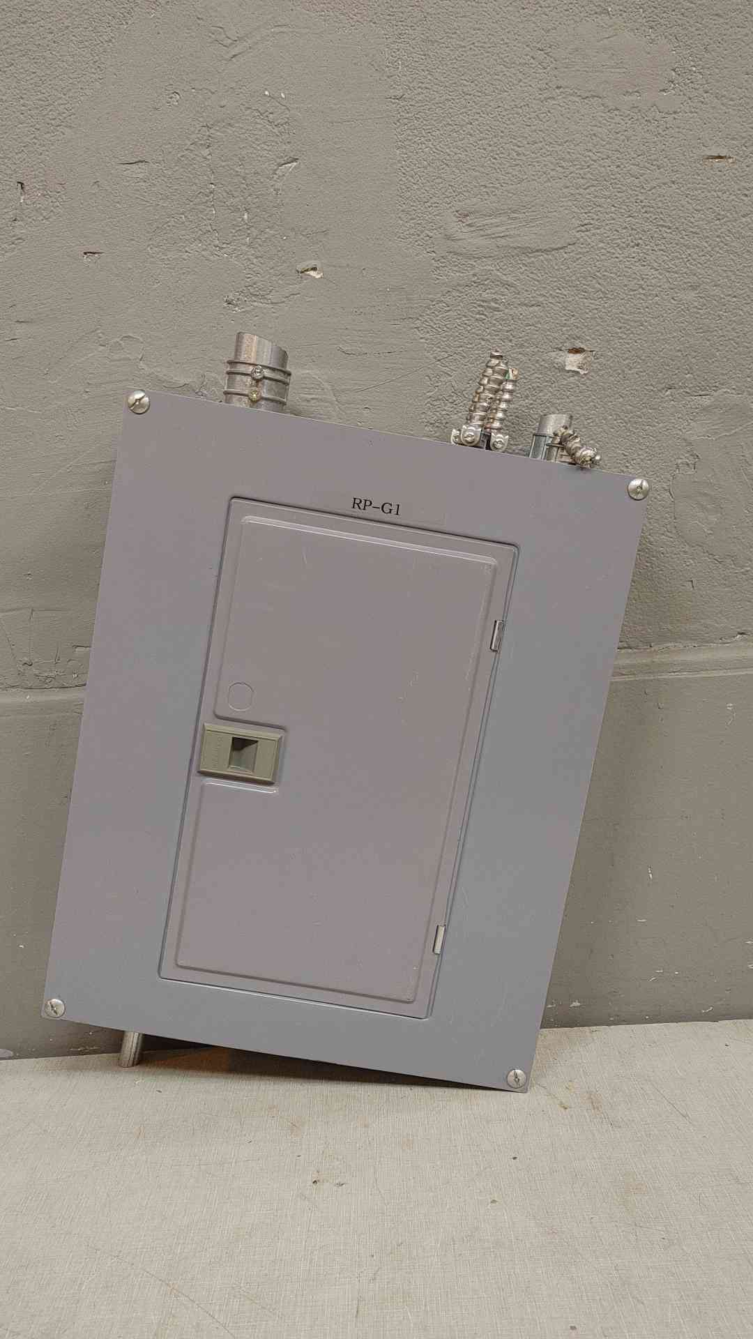 Square D Electric Panelboard V2813 Small Panel with Main(103395)