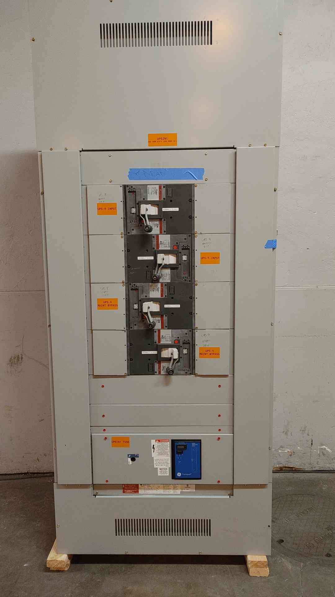800A GE Spectra Panelboard 480Y/277 3PH 4W 4 Breaker & Surge Suppression (103666)
