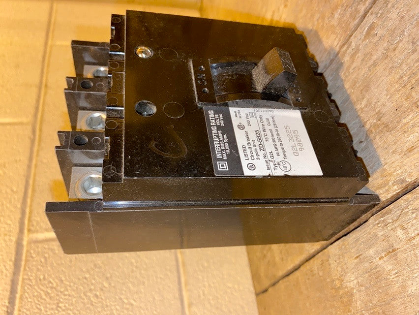 Lot of 150+ Various 3 Pole Circuit Breakers(103959)