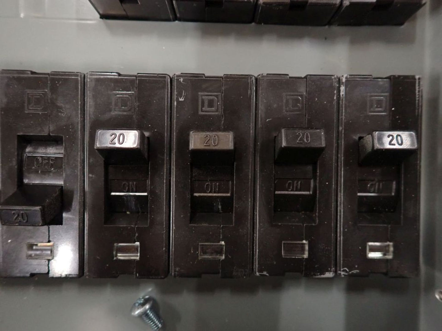 Square D 225A NEHB NEHB-424-2SF3125, 225A, 480Y/277V, 3PH Panelboard w/ Circuit Breakers & 2 Mains