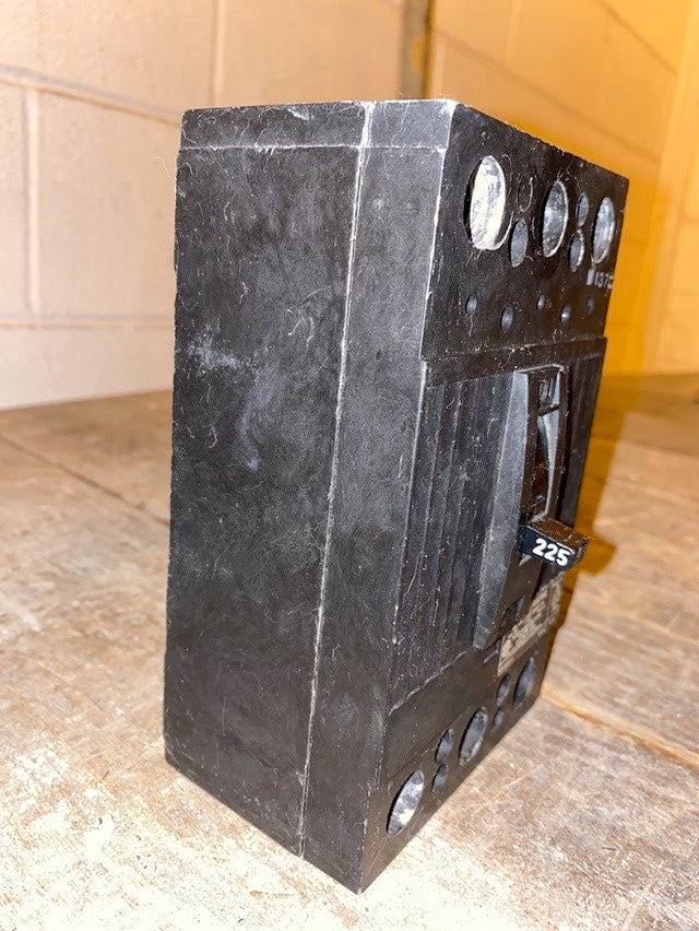 *Pickup Only* 225A GE 3 Pole Circuit Breaker(S6LLST1382)